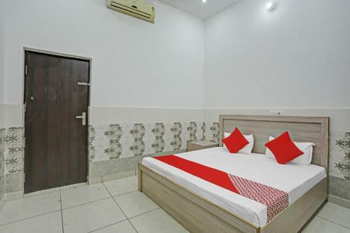 Oyo 85023 Love Kush Hotel