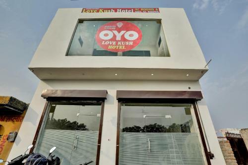 Oyo 85023 Love Kush Hotel