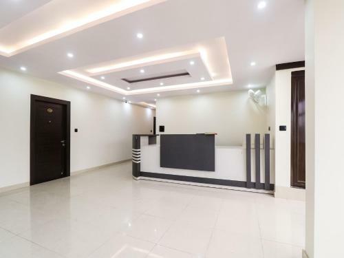 Capital O 65555 Dera Bassi Hotel