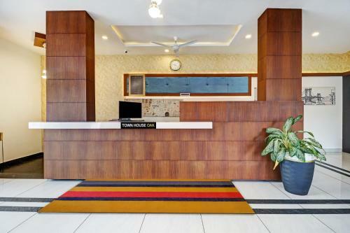 Hotel Townhouse Oak Sharoz Residency