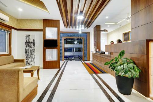 Hotel Townhouse Oak Sharoz Residency