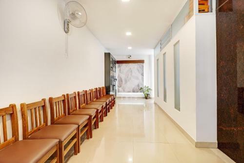 Hotel Townhouse Oak Sharoz Residency
