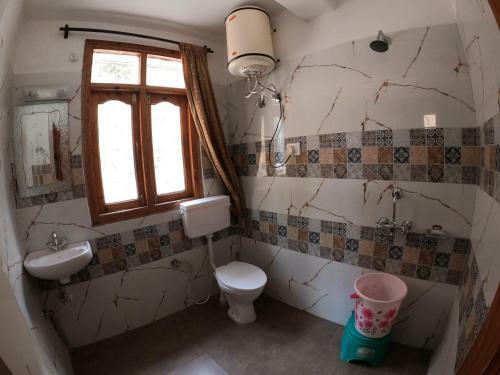 Bed & Breakfast Sharma's Destination, Mashobra