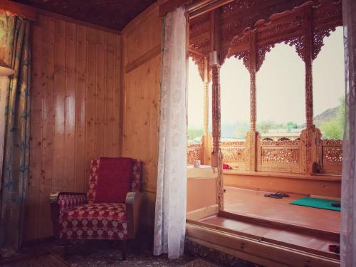 Houseboat Sea Queen, Dal Lake