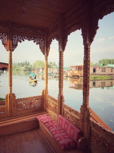 Houseboat Sea Queen, Dal Lake