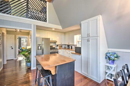 Spacious And Newly Remodeled A-frame With 2 Decks