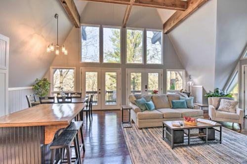 Spacious And Newly Remodeled A-frame With 2 Decks