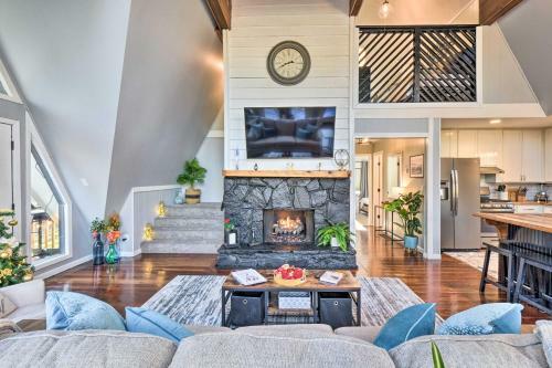 Spacious And Newly Remodeled A-frame With 2 Decks