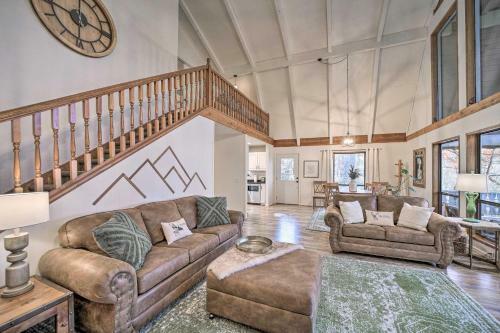 Apartamento Sky Valley Resort Home With Tree-lined Views!