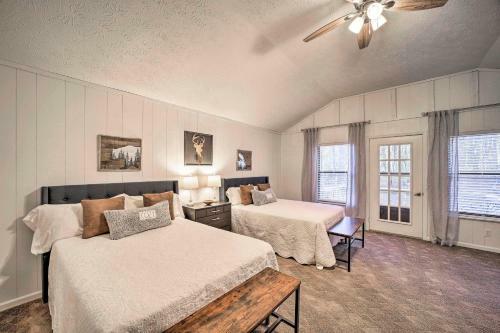 Apartamento Sky Valley Resort Home With Tree-lined Views!