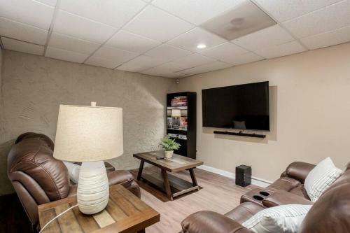 Entire Cozy City Cabin-tvs In Every Room!