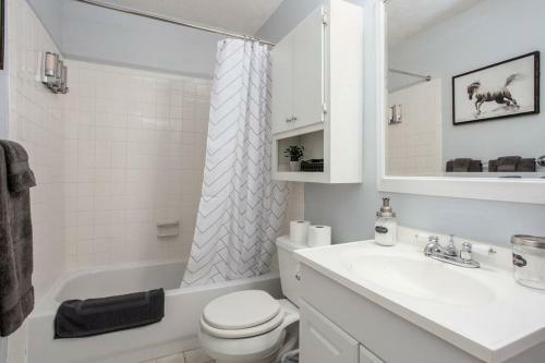 Entire Cozy City Cabin-tvs In Every Room!