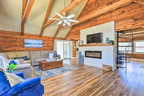 Lakefront Cottage With Boat Slip And Sun Deck!