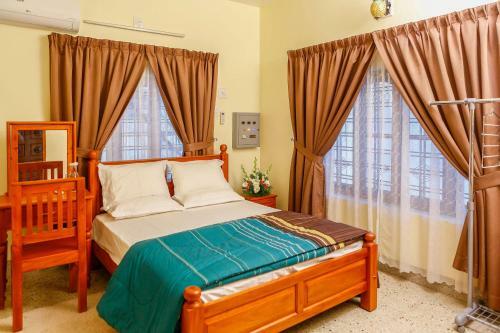 One Bed Room With Toilet In A Posh Villa