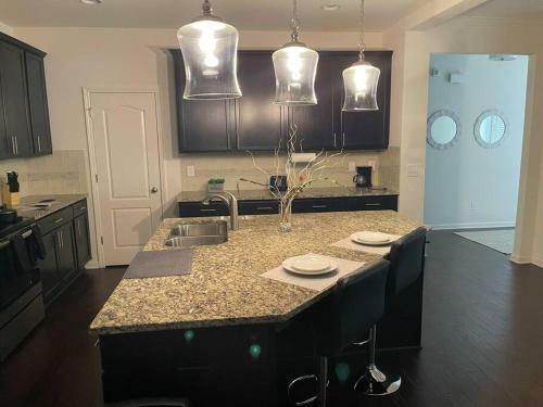 Luxury & Spacious Getaway W/king Bed & Pool Table