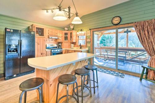 Cozy Hayesville Cabin With Fire Pit And Views!