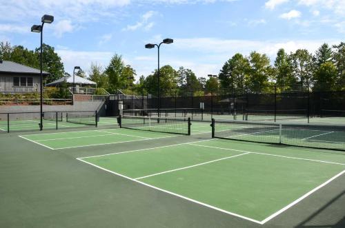 Home With Resort-style Amenities In Big Canoe!
