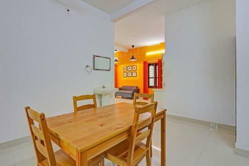 Hotel Capital O 84184 Pop Tavern Kazhakkottam