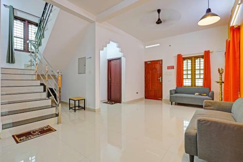 Hotel Capital O 84184 Pop Tavern Kazhakkottam