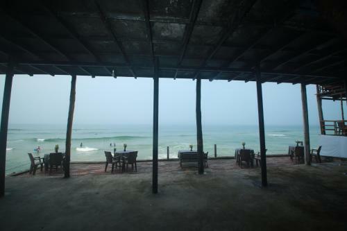 Hotel Black Beach Resort