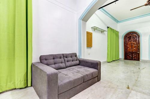 Hostal Oyo Home 66772 Budget Stay Trinity Villa