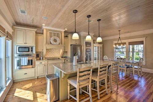 Spacious Lake Hartwell Home With Dock And Views!