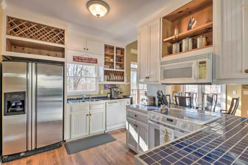 Lavonia Lake House With Private Dock And Bonfire!