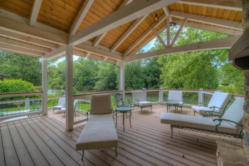 Copper Basin River House