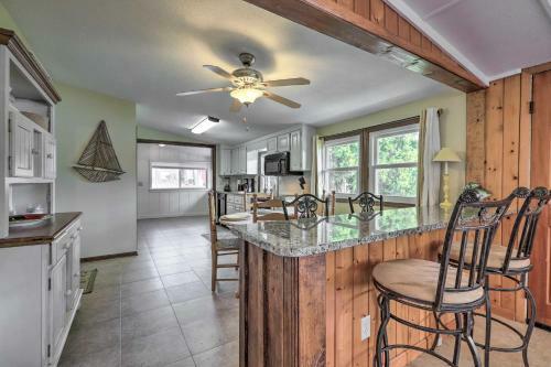 Lake Sinclair Cottage With Deck And Boat Dock!
