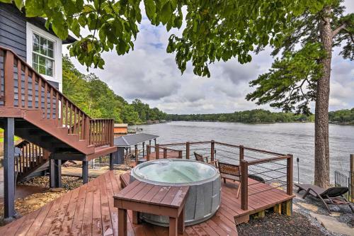 Waterfront Gem On Lake Sinclair With Boat Dock!