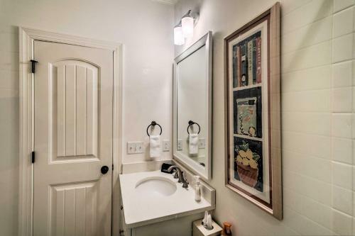 Chic St Simons Island Townhome With Pool Access