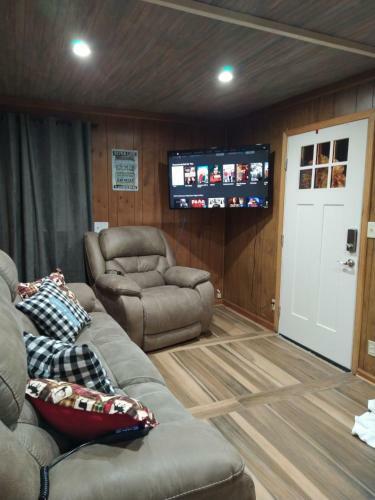 Romantic Riverfront Cabin In Gated Resort Community Elllijay, Ga