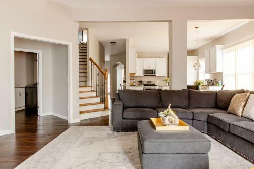 Spacious And Luxurious Home In Metro Atlanta