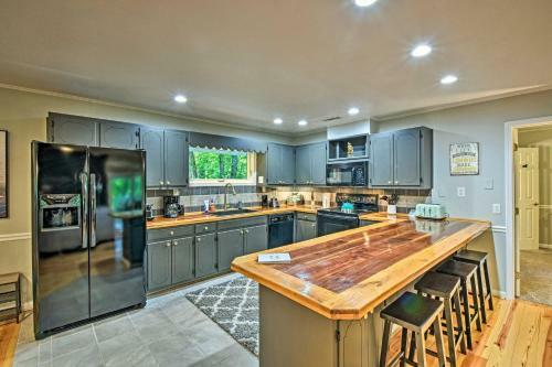Luxurious Sky Valley Golf Resort Home With 3 Decks!