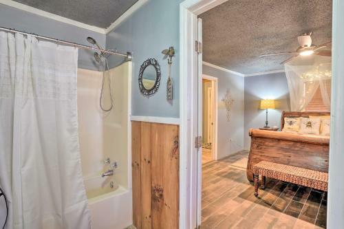 Charming Escape With Fire Pit In Summerville!