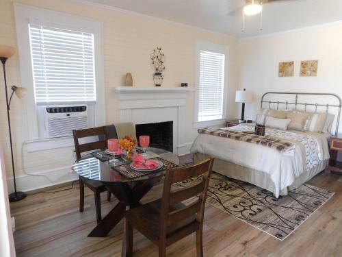 Lawrence Village Bed And Breakfast