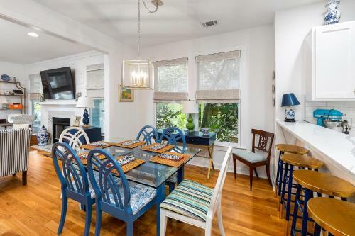 3 Bedroom 3 Bath House On Broadway St
