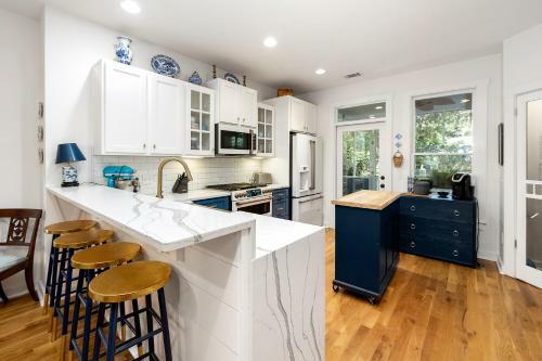 3 Bedroom 3 Bath House On Broadway St