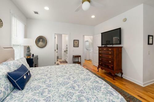 3 Bedroom 3 Bath House On Broadway St