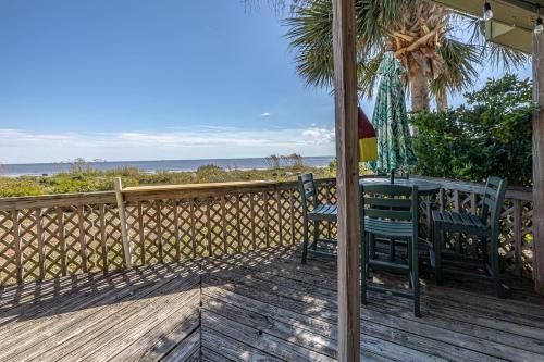 Happy Sleep- 2 Bedroom 1 Bath Beachfront Home!!!