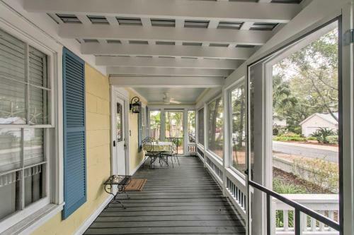 St Simons Island Cottage About 1 Block Walk To Beach!