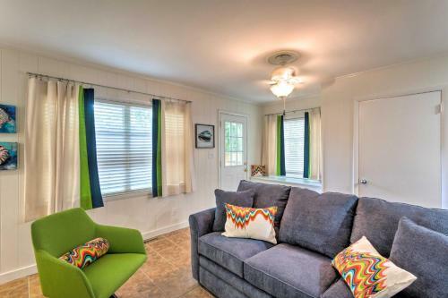 St Simons Island Cottage About 1 Block Walk To Beach!