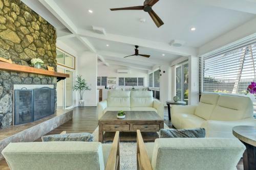 Hawaiian Dream - Beachfront Oceanfront Paradise, Villa
