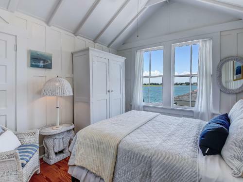 Large Tybee Beach Home On Back River With Private Dock Heated Pool Access!
