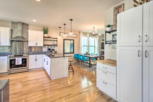 Bright Tybee Island Townhome Walk To Beach!