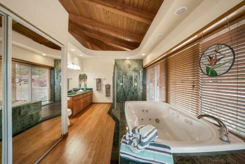 Outrigger Paradise Hale Wa A Pale