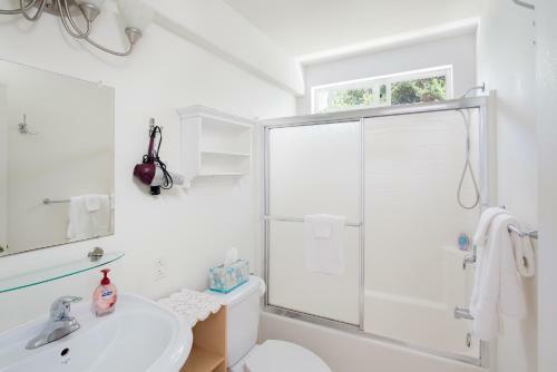 Hostal Bears' Place Guest House