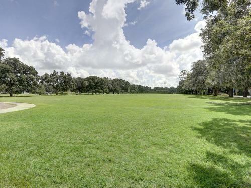 Whimsical Getaway Steps From Broughton, Heated Pool Access, By Southern Belle Savannah