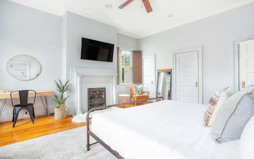 Southern Comfort Manor By Lucky Savannah