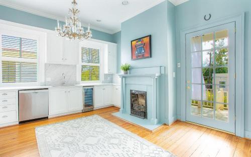 Southern Comfort Manor By Lucky Savannah
